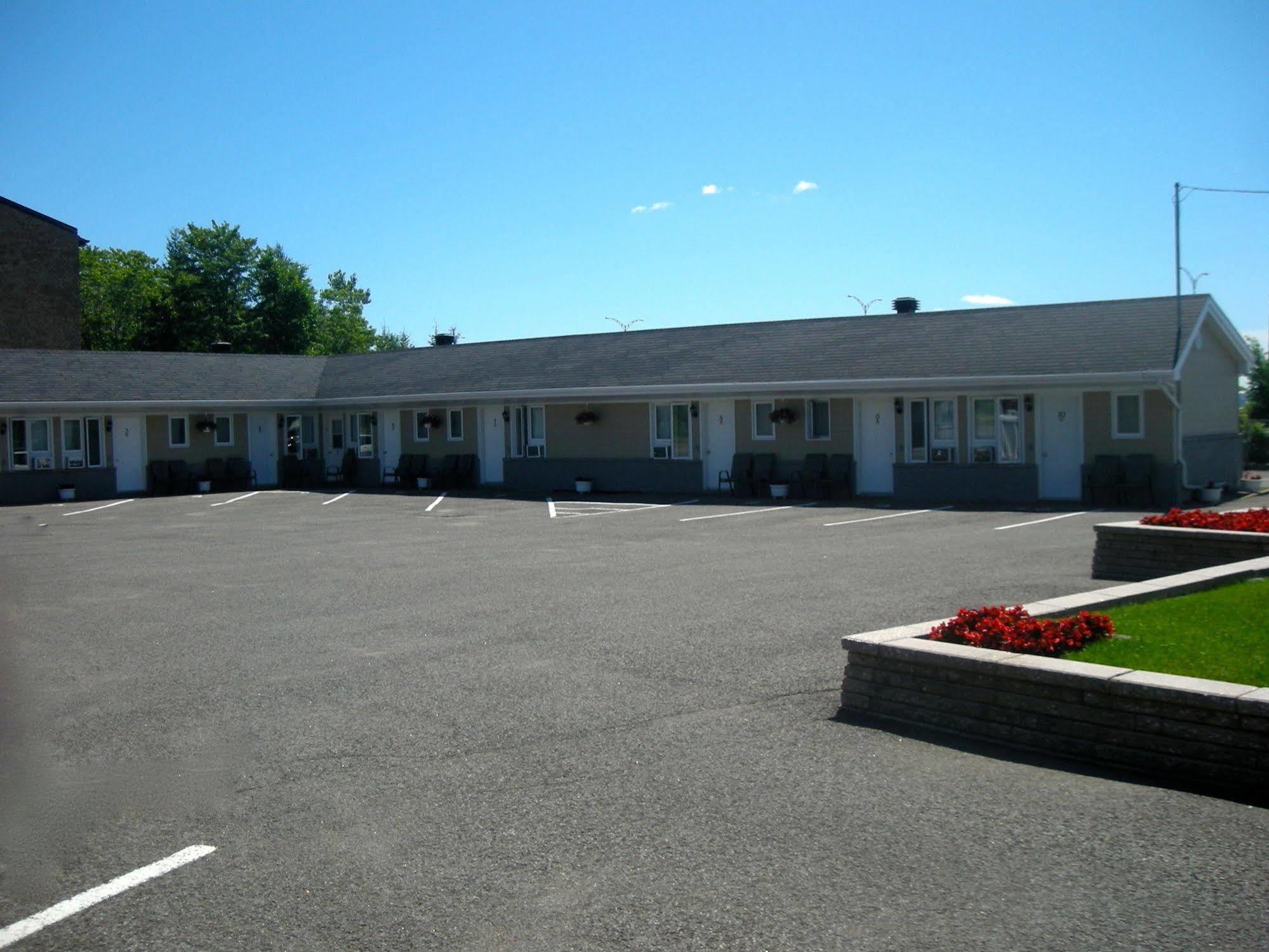 Motel Chevalier Québec Eksteriør billede